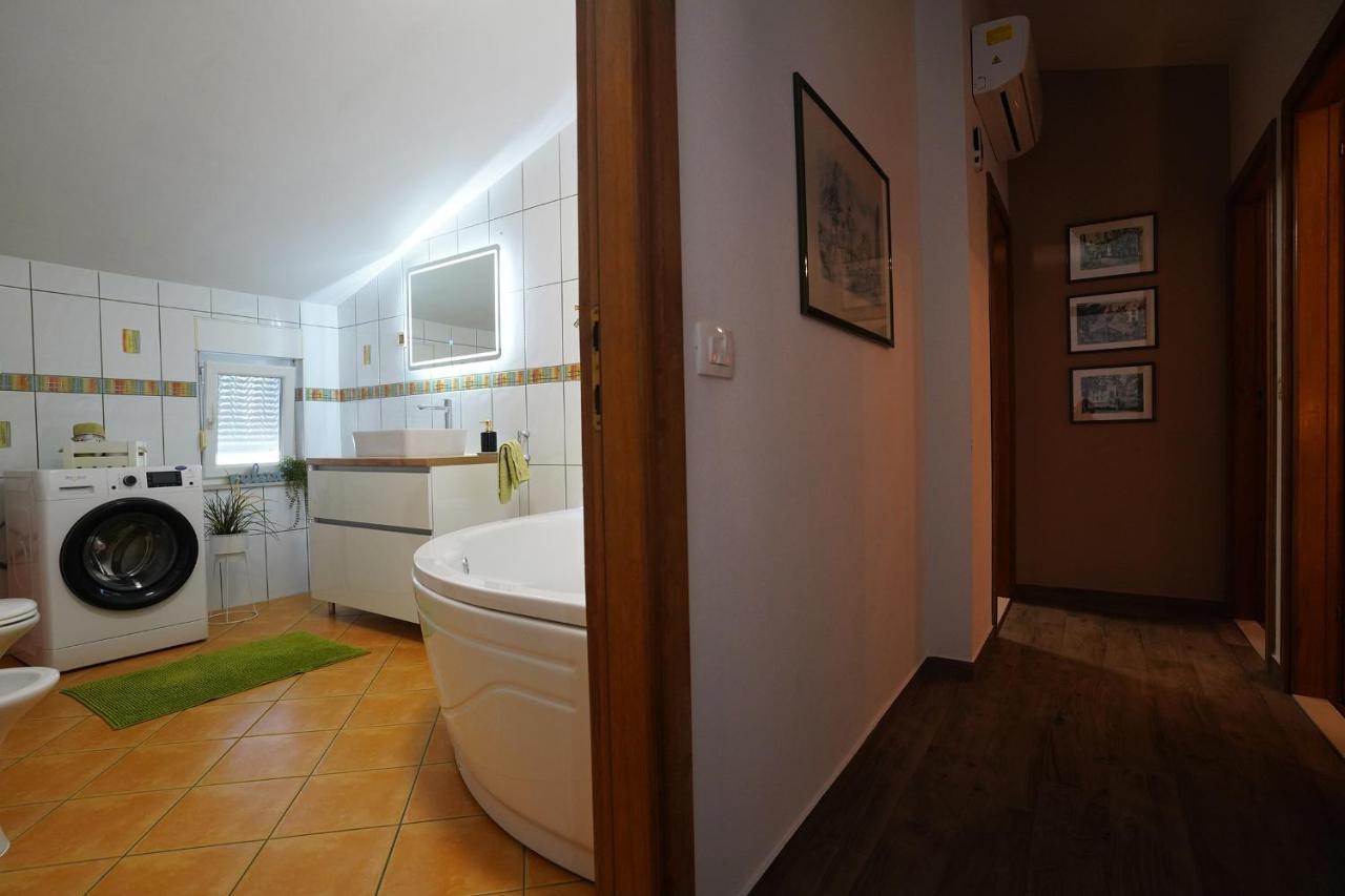 Villa Tago With Heated New Pool Kaštela 外观 照片